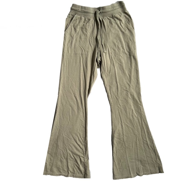 ULTRA FLIRT ARMY GREEN HIGH WAISTED FLARED SWEATPANTS W/ POCKETS AND DRAWSTRING - Picture 1 of 7